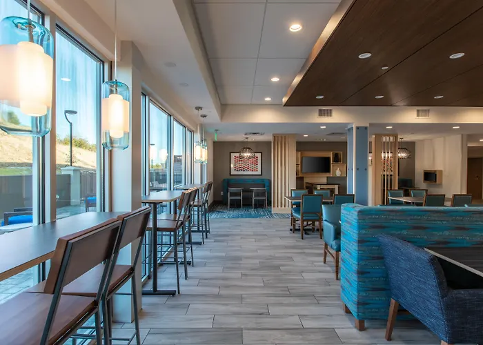 Holiday Inn Express & Suites Gainesville - Lake Lanier Area By Ihg