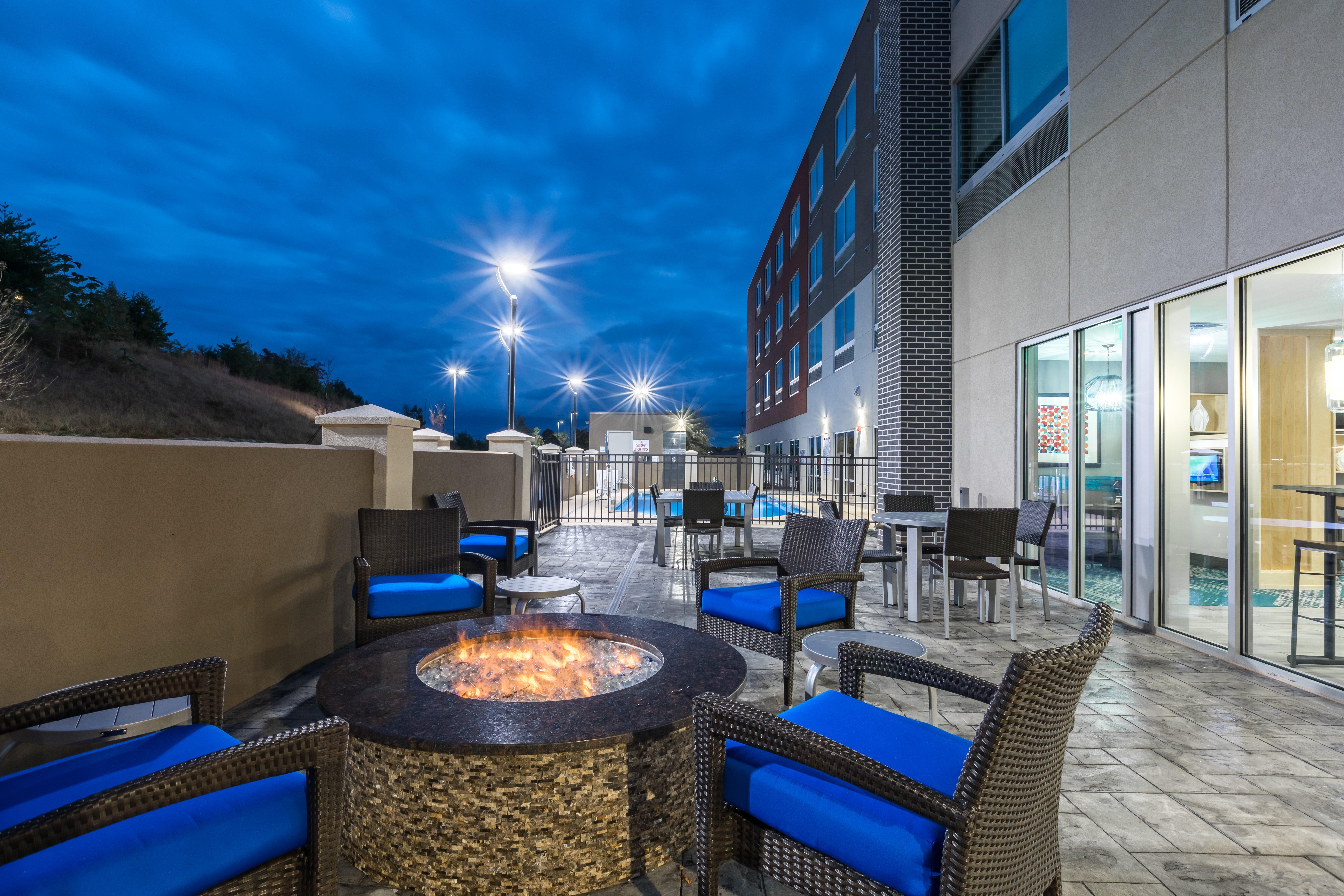 Holiday Express & - Lake Lanier Area By Ihg Hotel