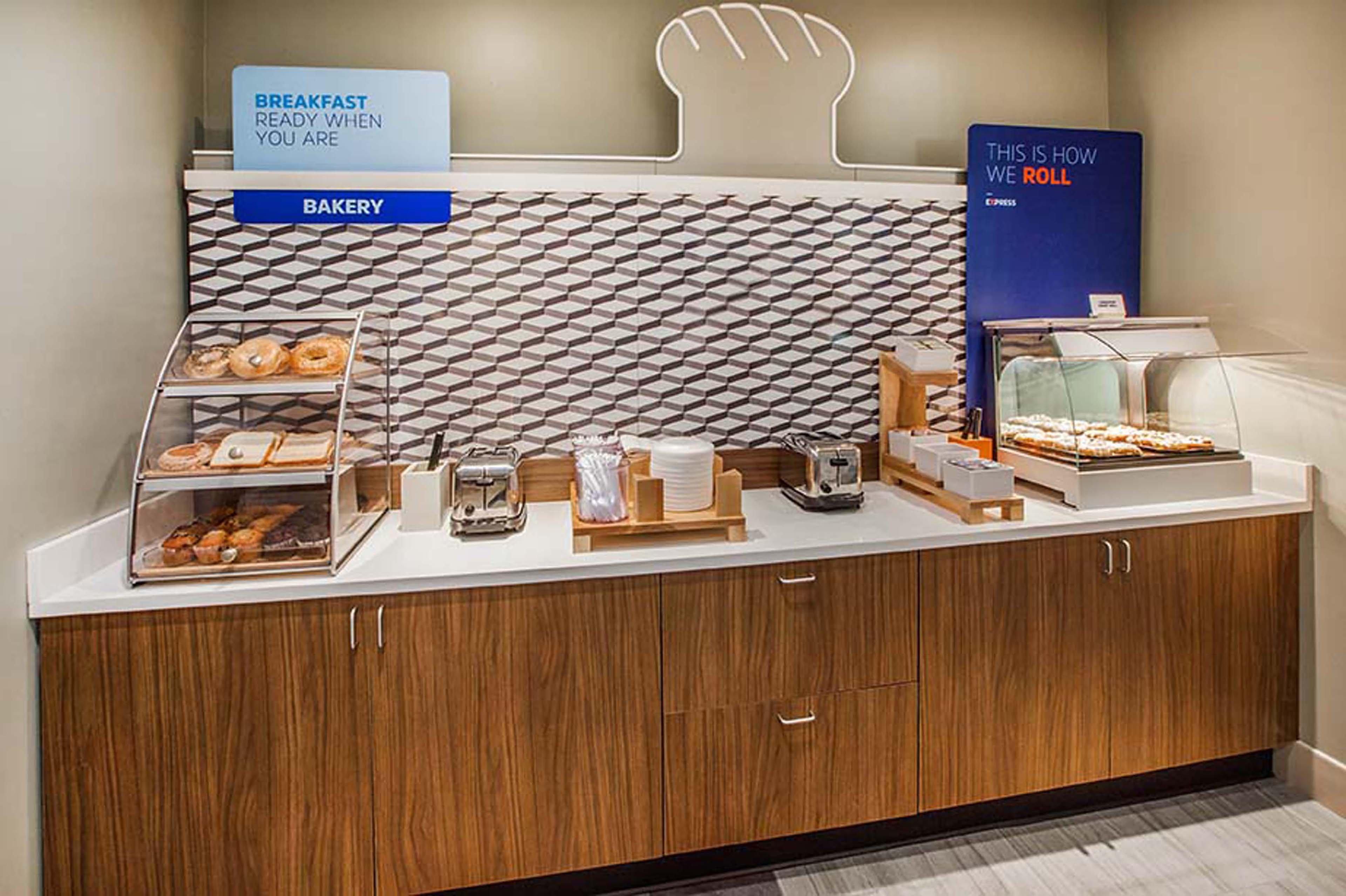 Express & - Lanier Area By Ihg Hotel