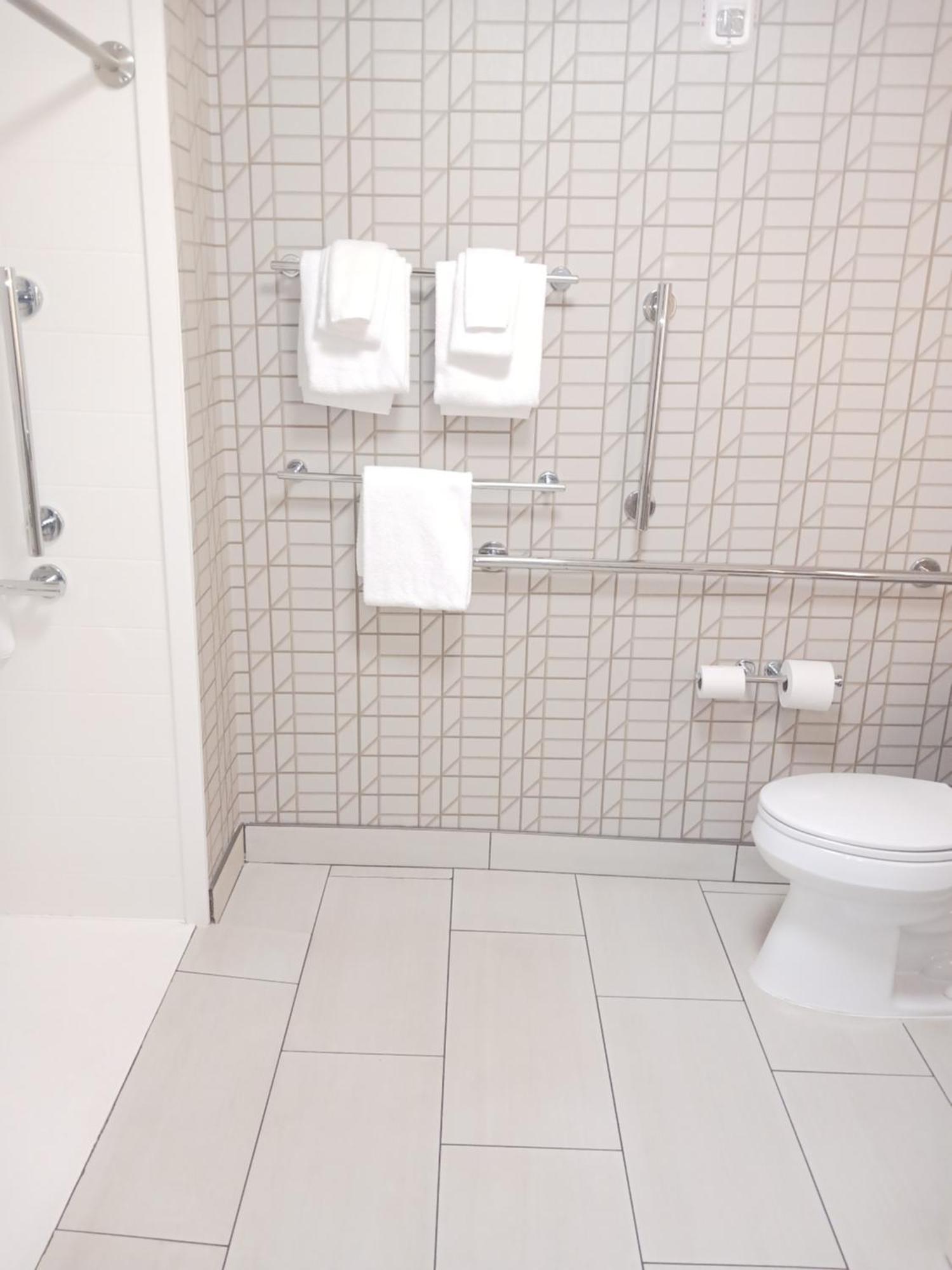 Express & - Lanier Area By Ihg Hotel
