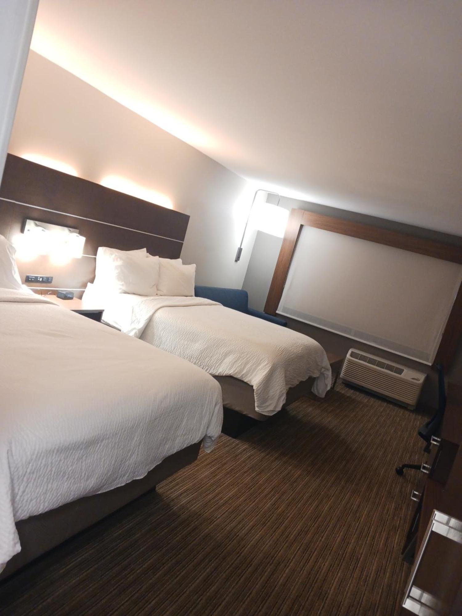 Express & - Lanier Area By Ihg Hotel Gainesville