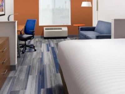 Express & - Lanier Area By Ihg Hotel Gainesville